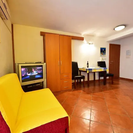 Lovrano-1 By Interhome Apartman